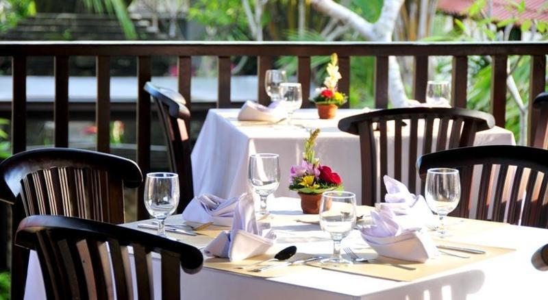 Puri Yuma Hotel Denpasar  Exterior photo