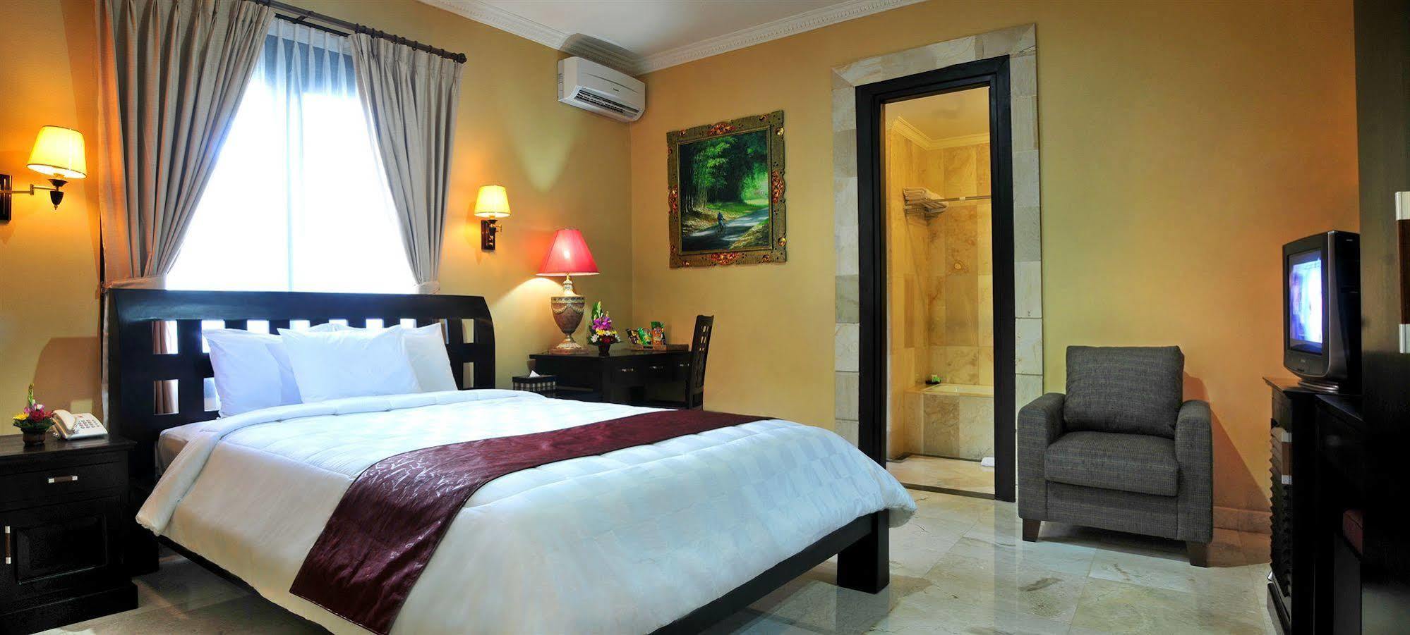 Puri Yuma Hotel Denpasar  Exterior photo