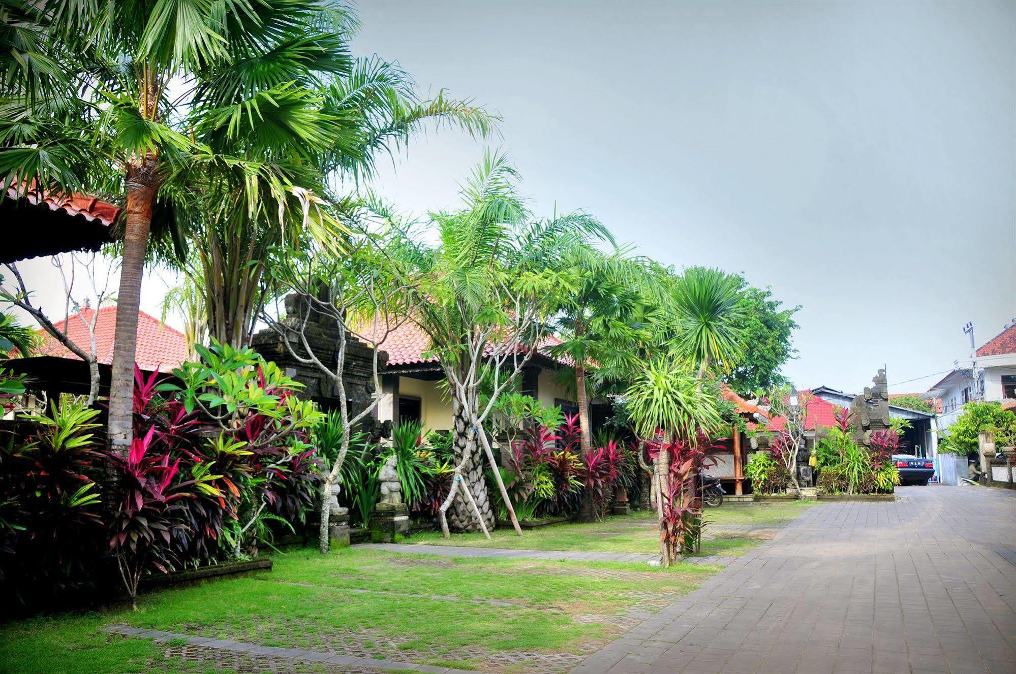 Puri Yuma Hotel Denpasar  Exterior photo