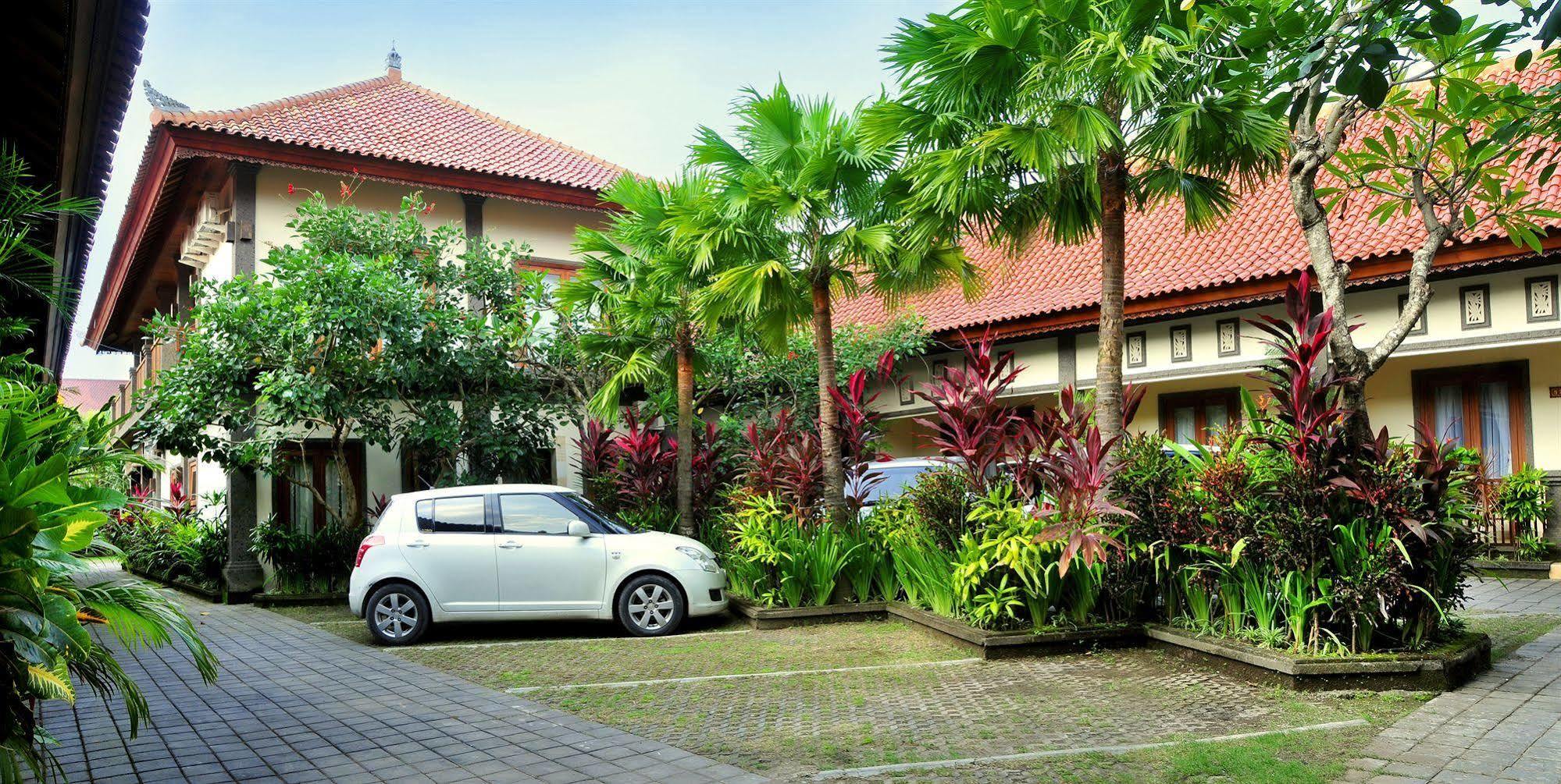 Puri Yuma Hotel Denpasar  Exterior photo